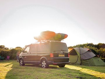 Emplacement sur herbe pour camping-car sans électricité