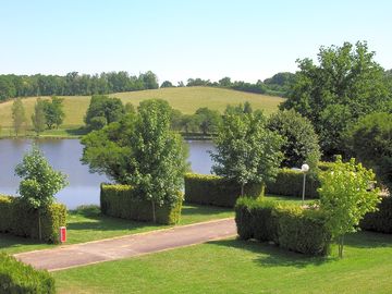 Parcel·les al costat del llac