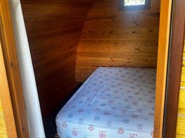 Hyggeligt glamping pod-interiør