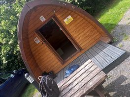Platz für Auto an der Seite genug Platz zwischen Pods
