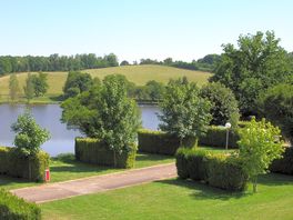 Parcel·les al costat del llac