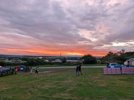 Coucher de soleil sur les emplacements de camping