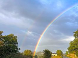 Arc-en-ciel sur la route