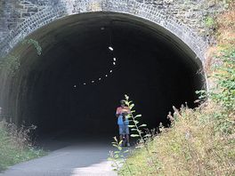 Promenade à travers de vieux tunnels
