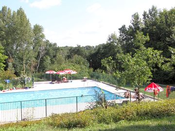 Relax presso la grande piscina