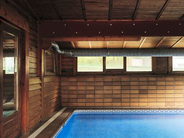 Piscina coberta (mediante reserva)